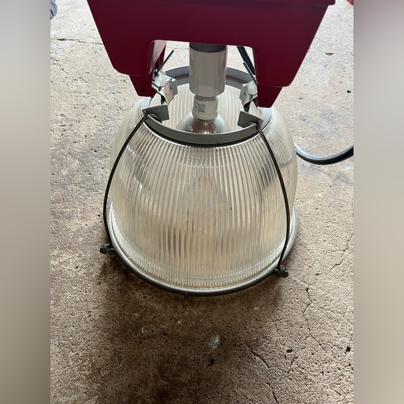 INDUSTRIAL LIGHT FIXTURE - Picture 2 of 10